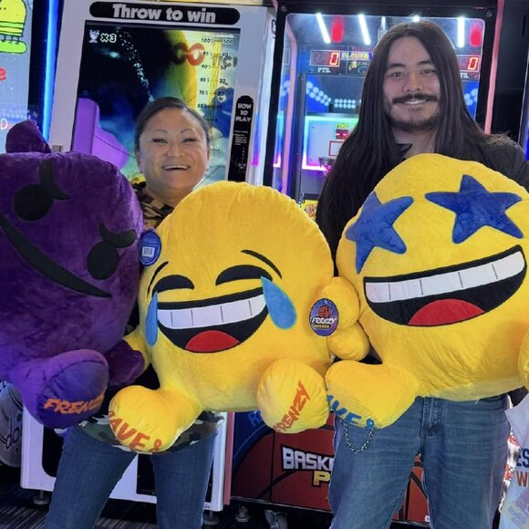 Dave & Busters Frenzy Friends Giant Emoji Plush - New with Tags HUGE - Picture 5 of 5